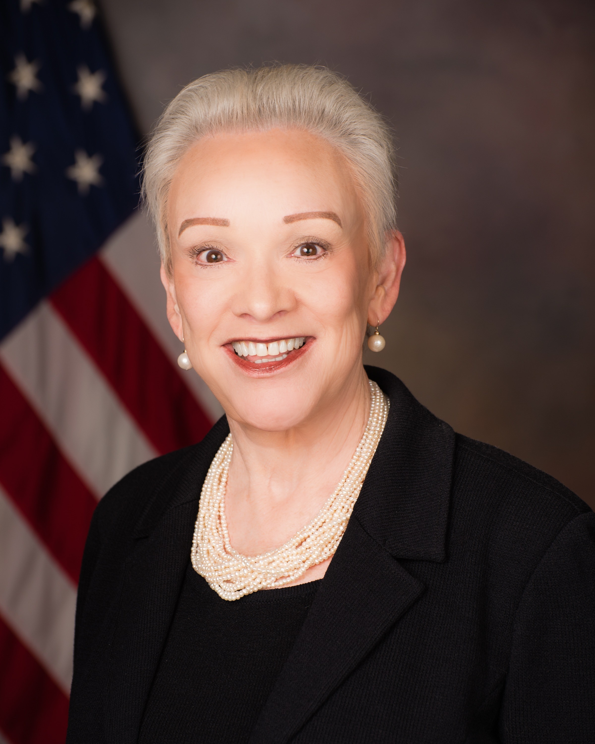 Suzanne Logan profile headshot