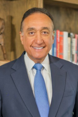 Henry Cisneros headshot
