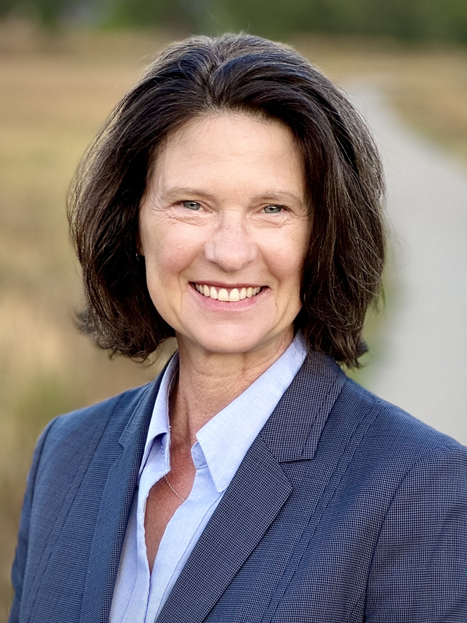 Lauren Larson headshot
