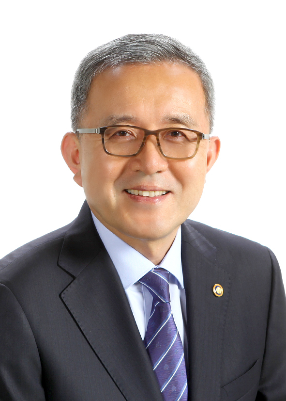 Pan Suk Kim profile headshot