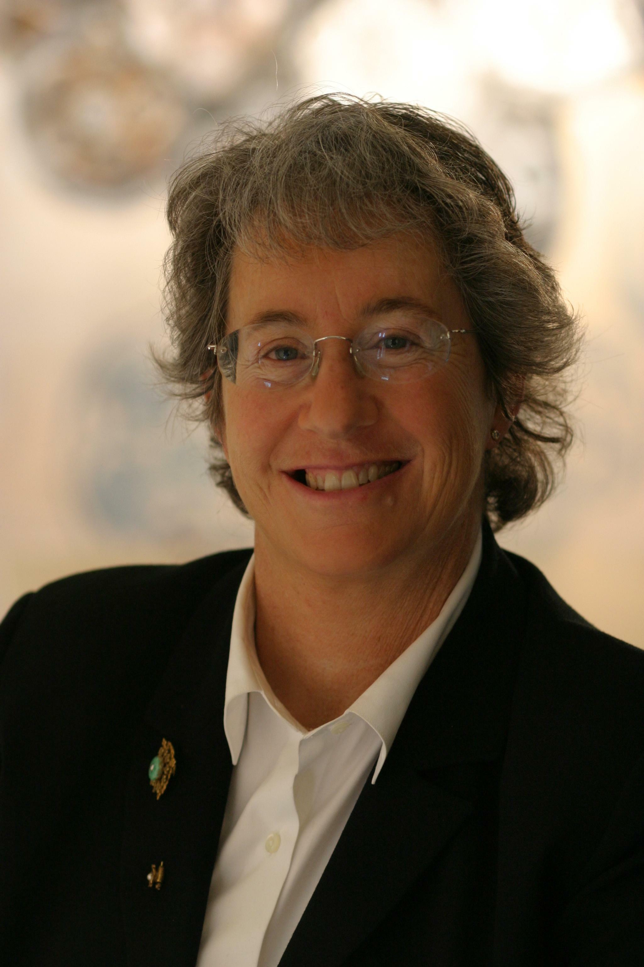 Robin Kramer profile headshot